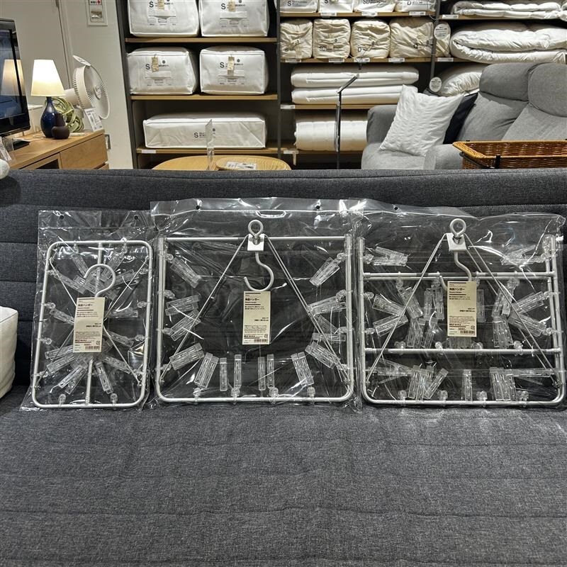 新宿通り】アルミ角型ハンガーのご紹介｜ 無印良品